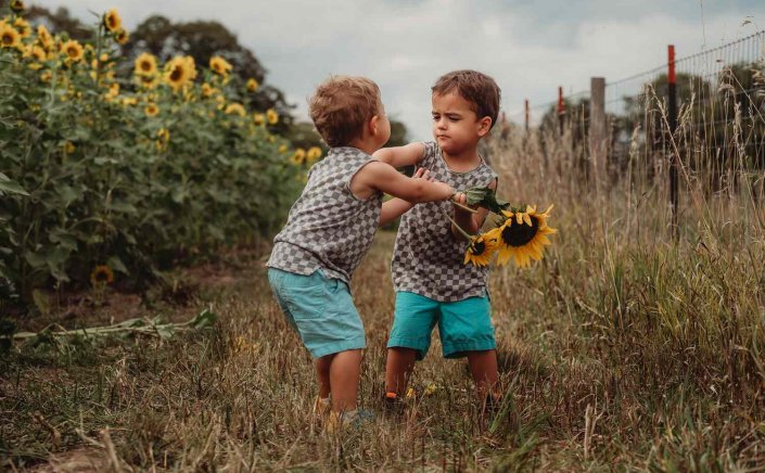 Maria Montessori: 5 φράσεις που ηρεμούν ένα επιθετικό παιδί!!