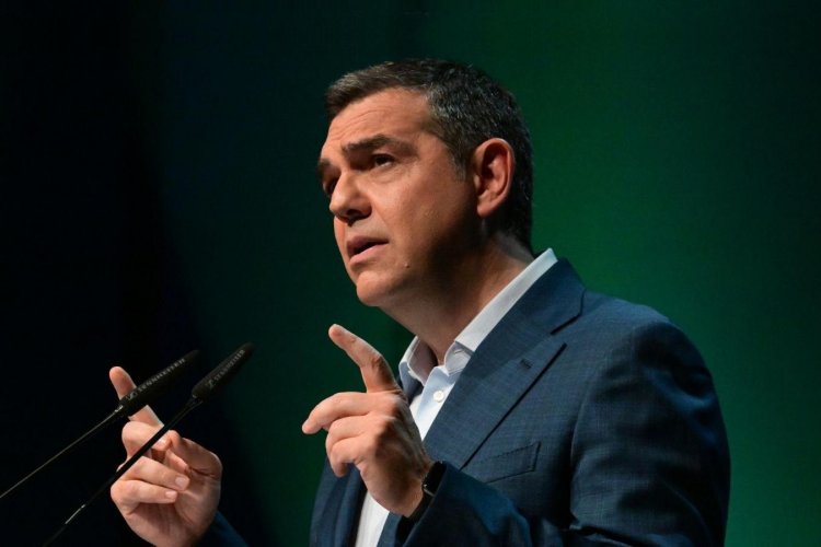 Behind the Politics: Ποιος συγκρίνει τον Τσίπρα με τον ...Γεώργιο Μαύρο;