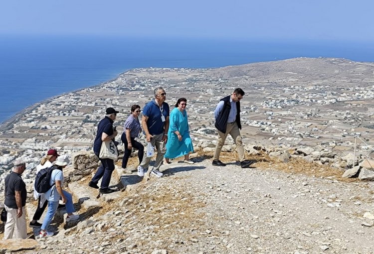 Ancient Sites of Santorini: Αυτοψίες της Λ. Μενδώνη στους αρχαιολογικούς χώρους της Αρχαίας Θήρας και του Ακρωτηρίου Σαντορίνης