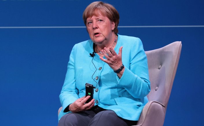 Politics & Current Affairs: Χατζηδάκης, Τσίπρας και Βενιζέλος στο «κλειστό» δείπνο της Μέρκελ