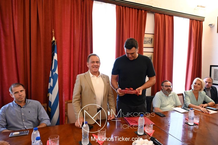 Xpήστos Bεpώvηs: Οι εγκαταλελειμμένες προμελέτες εξελίσσονται σε ευοίωνες προοπτικές διασυνδεσιμότητας των δύο λιμανιών και υλοποίησης λιμενικών υποδομών με κλειστό κολυμβητήριο [Εικόνες & Videos]