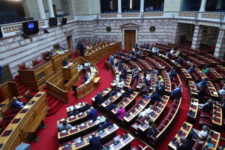 Gov & Political Affairs: Τρικυμία στο Μαξίμου!! Τώρα ειδοποιούνται οι βουλευτές ότι η ΝΔ δεν θα μείνει στην ψηφοφορία!!