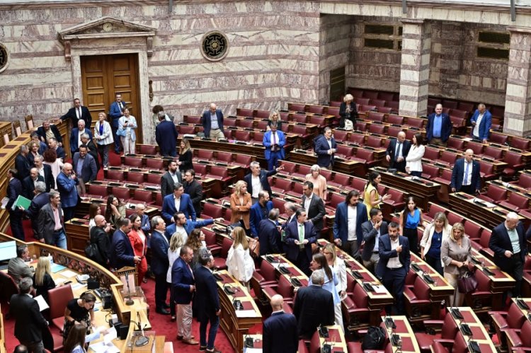 Gov & Political Affairs: Απαρχή εξελίξεων ο ευτελισμός του Κοινοβουλίου - Το Μαξίμου δεν ελέγχει την Κοινοβουλευτική Ομάδα