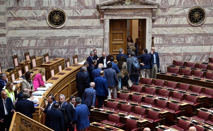 Behind The Scenes: Ο αιφνιδιασμός που κάηκε και ο κίνδυνος της κυβερνητικής φθοράς…