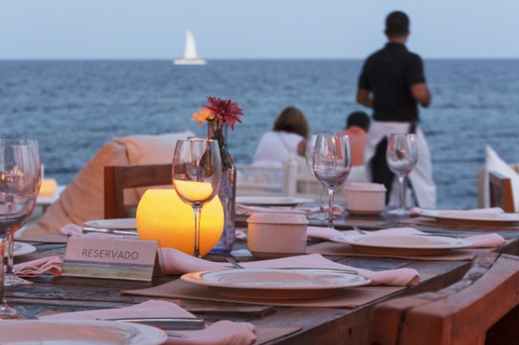 Restaurants: Η εστίαση σε σταυροδρόμι, παλεύοντας με τρεις παράλληλες κρίσεις!! Έλλειψη προσωπικού, εκτόξευση κόστους & νέους κανονισμούς που αλλάζουν τον τρόπο λειτουργίας της!!