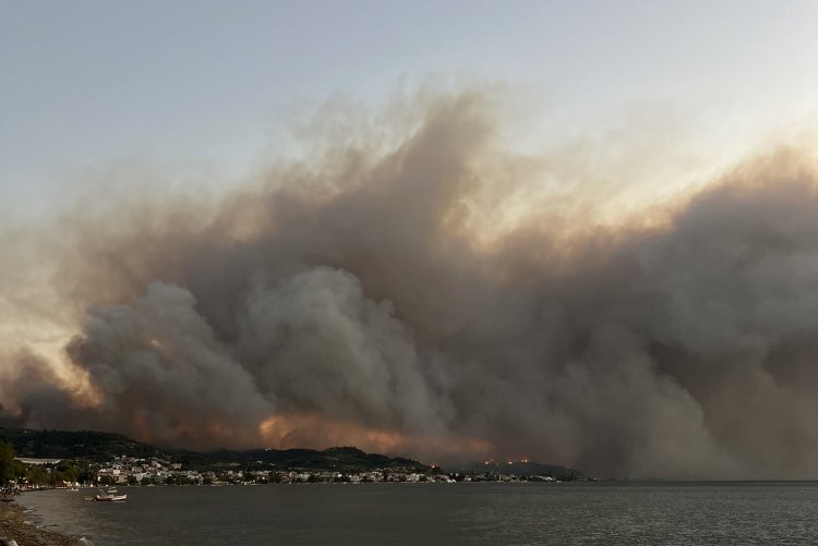 Patras wildfire: Πύρινη «κόλαση» περικλείει την Πάτρα!! Δοκιμάζεται για 2η μέρα - Ώρες αγωνίας, εκκενώνονται το Καραμανδάνειο και το Κωνσταντοπούλειο ευγηρείο - Στα Συχαινά η φωτιά καίει κοντά σε κατοικημένες περιοχές