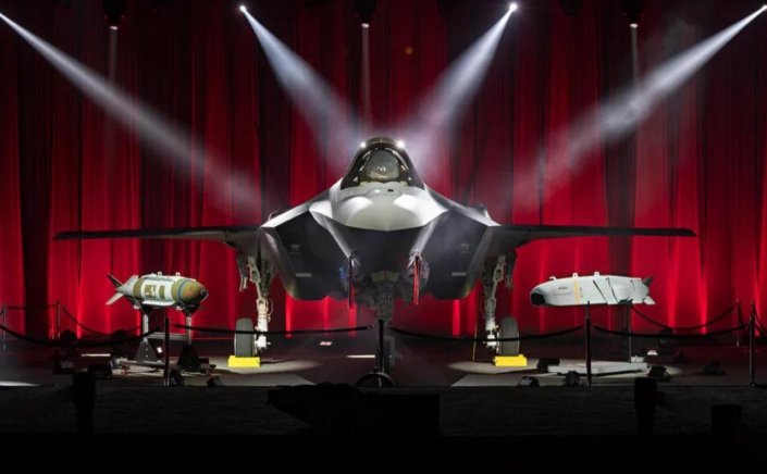 Turkey plans to buy Boeing airliners and Lockheed Martin fighters: Ο Ερντογάν στις ΗΠΑ σχεδιάζει μεγάλη αγορά επιβατικών αεροσκαφών της Boeing και μαχητικών της Lockheed Martin [Bloomberg]