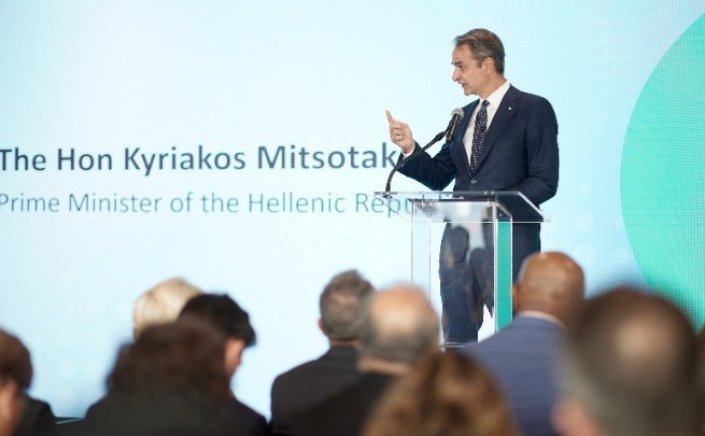 PM Mitsotakis:  Θα εξετάσουμε απαγόρευση της χρήσης social media από ανηλίκους κάτω των 16 ετών