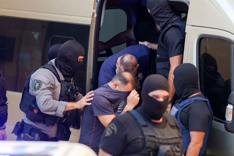 Crime suppression in Crete: Κύκλωμα στη Κρήτη!! Η ψευδής «βεβαίωση της Μονής», ο αρχιμανδρίτης, οι εκβιασμοί και το ξέπλυμα μέσω Iris - Προωθούσαν υποψήφιο μητροπολίτη για να πουλήσει εκκλησιαστική περιουσία!!