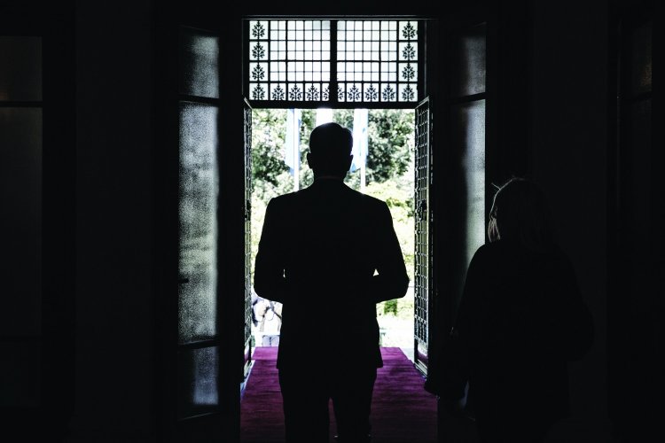 Gov & Political Affairs: Η διαφθορά το νέο πρόβλημα του Μαξίμου - Τι δείχνουν οι δημοσκοπήσεις