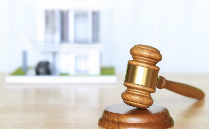 Real Estate Auction: Στο σφυρί ακριβά ακίνητα οφειλετών - Η λίστα της ΑΑΔΕ (Μεζονέτα 175 τ.μ στη Μύκονο)