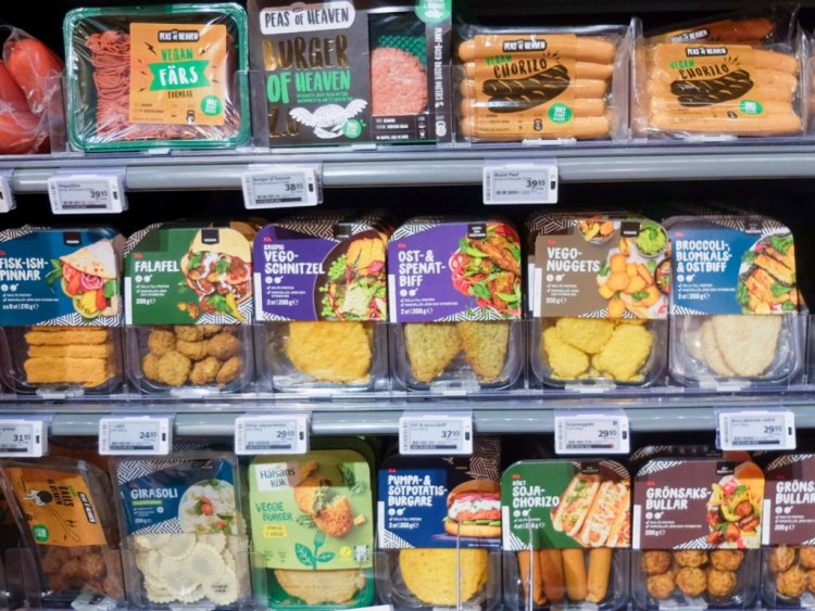 EU Parliament pushes for “veggie burger” ban: Τέλος οι όροι «λουκάνικο» και «μπριζόλα» για χορτοφαγικά προϊόντα