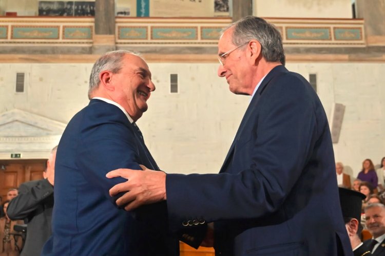 Behind The Scenes: Πυκνώνουν τα εσωκομματικά σύννεφα!! Τι σημαίνουν οι βόμβες από Καραμανλή!!