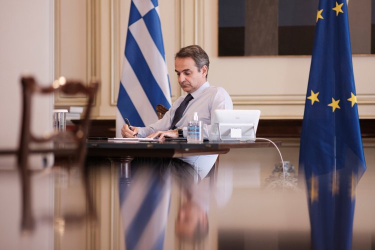 Gov & Political Affairs: Ο Κυριάκος Μητσοτάκης «τρέχει» να μαζέψει τις απώλειες προς τα δεξιά