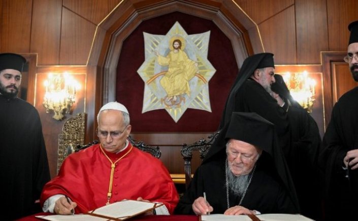 On the paths of unity and peace: Μηνύματα ενότητας από Πάπα και Οικουμενικό Πατριάρχη στο Φανάρι - Απορρίπτουν τη βία στο όνομα του Θεού - Υπεγράφη Κοινή Διακήρυξη