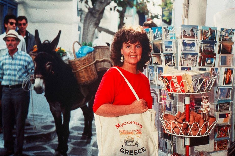 Notable Death: Ύστατο αντίο στην Pauline Collins της υπέροχης ταινίας «Shirley Valentine» που γυρίστηκε στη Μύκονο