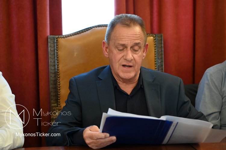 Πολιτικό “Ράπισμα” Βερώνη σε Κουκά: “Σταμάτα να κρύβεσαι και απάντησε επιτέλους για την "απομυκονοποίηση" και μετά βολτάρεις ως ταξιδιώτης”