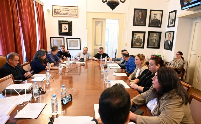 Όταν η «Τυπολατρία» της Αδράνειας επιχειρεί να ακυρώσει την Κοινωνική Ευαισθησία της Πράξης: «Τολμούν να μιλούν για διαδικασίες, αυτοί που άφησαν τη Μύκονο χωρίς Κέντρο Κοινότητας επί χρόνια» [Video]