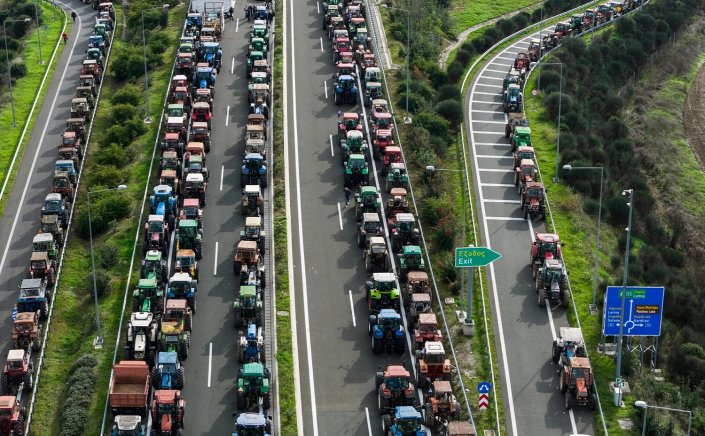 BTS: Crash test για την κυβέρνηση η σύγκρουση με τους αγρότες - Μαστίγιο και καρότο από Μητσοτάκη