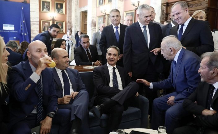PM Mitsotakis: Οι βουλευτές της ΝΔ για… «τσάι και συμπάθεια» στο Μαξίμου