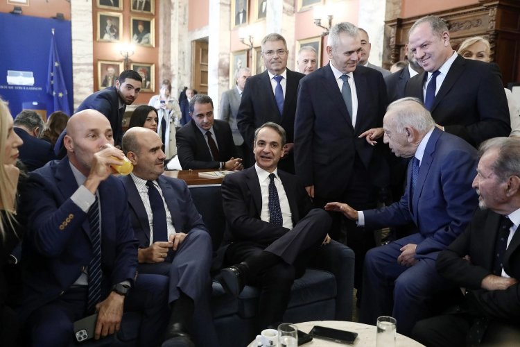 PM Mitsotakis: Οι βουλευτές της ΝΔ για… «τσάι και συμπάθεια» στο Μαξίμου
