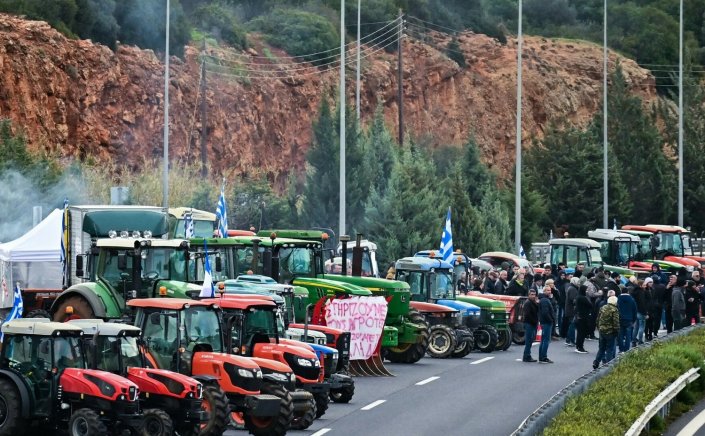 Protesting Greek farmers: Η «Τρίτη και 13» που τίναξε τον διάλογο στον αέρα!! Κλιμακώνονται τα μπλόκα μετά το αδιέξοδο - Πώς γκρεμίστηκαν οι γέφυρες με τους αγρότες!!