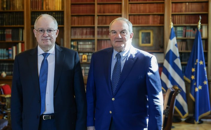 Greek President K. Tasoulas: Συζήτηση μίας ώρας Τασούλα – Καραμανλή για διεθνείς εξελίξεις και τα εθνικά θέματα