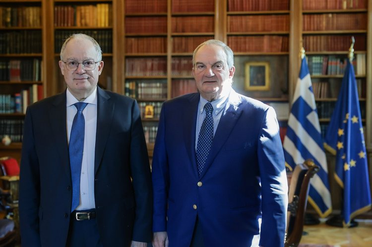 Greek President K. Tasoulas: Συζήτηση μίας ώρας Τασούλα – Καραμανλή για διεθνείς εξελίξεις και τα εθνικά θέματα