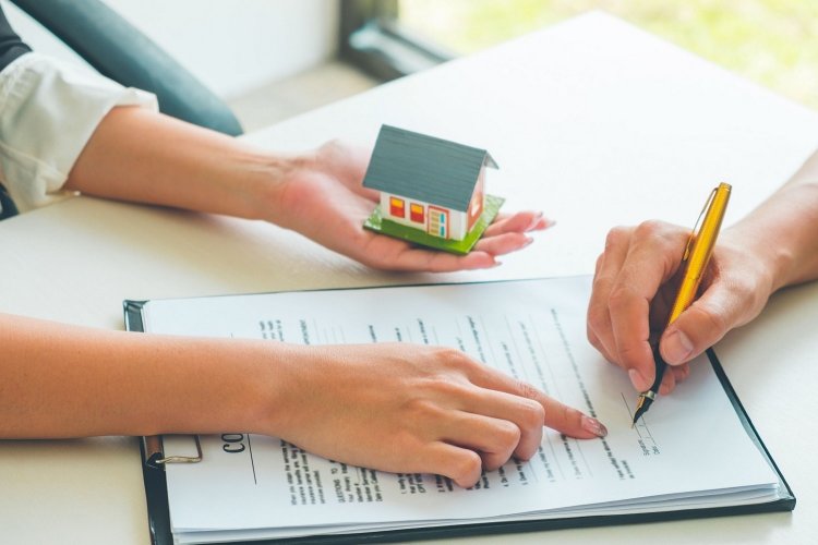 Property Transfer: Πώς χάνονται τα αφορολόγητα όρια στις γονικές παροχές και τις δωρεές