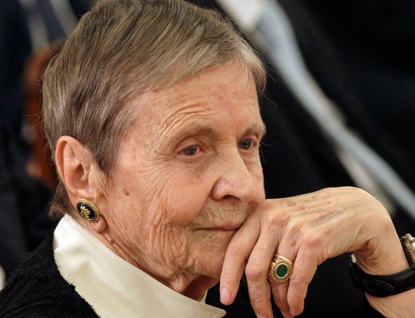 Notable Death: Πέθανε η κορυφαία Ελληνίδα βυζαντινολόγος Ελένη Γλύκατζη-Arveler... Ενας αιώνας πνευματικής ακτινοβολίας....