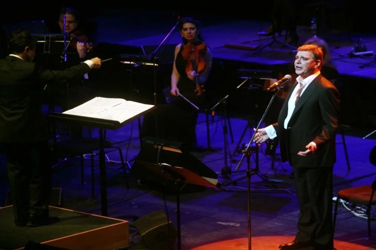 Notable Death: Πέθανε ο Γιώργος Μαρίνος.... Σίγησε ο πιο εκρηκτικός showman της ελληνικής σκηνής...