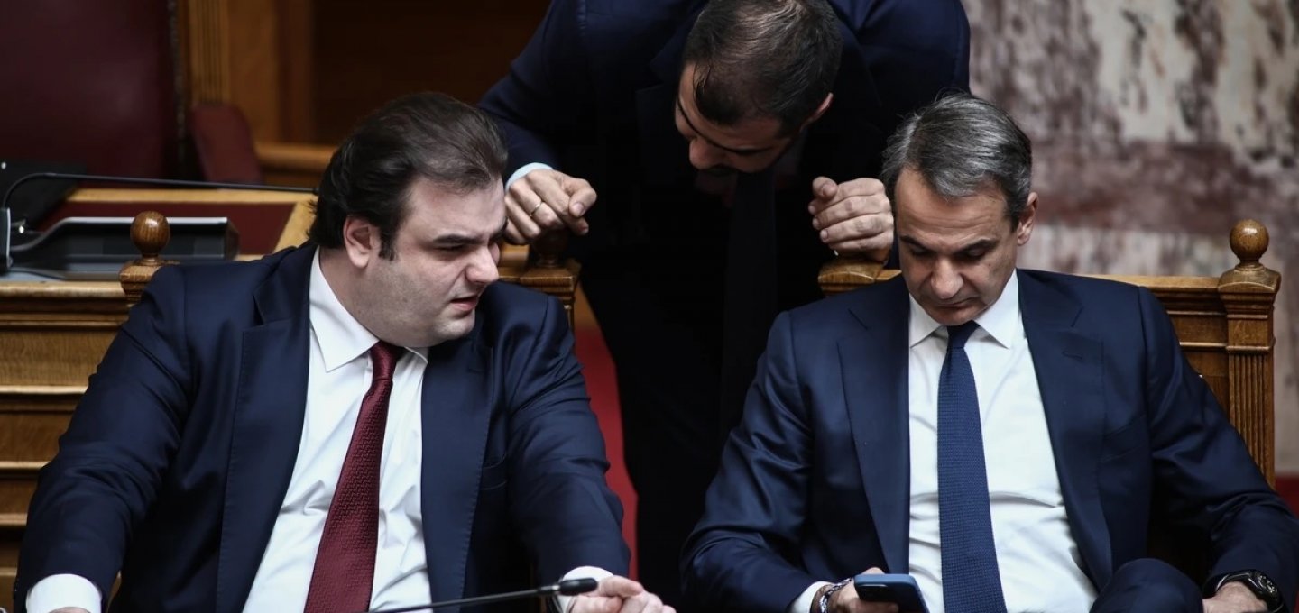 New Electoral Law: Ο νέος εκλογικός νόμος προβλέπει μείωση εδρών, 7 περιφέρειες και εκλογή των μισών βουλευτών από μονοεδρικές. Πότε θα εφαρμοστεί;