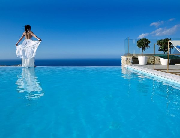 Hotel Pool Regulations Greece: Ασφάλεια στις Πισίνες Ξενοδοχείων!! Πότε οι Ναυαγοσώστες είναι υποχρεωτικοί σε Τουριστικά Καταλύματα - Τι προβλέπει ο νόμος για τη φετινή σεζόν!!