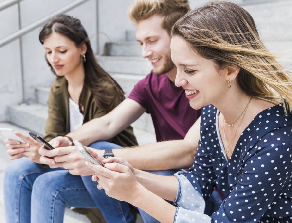 Social Media Impact on Students: Καριέρα και Σπουδές!! Πώς τα social media καθορίζουν τις επιλογές για τις Πανελλήνιες 2026 - Εμπόδιο ή πολύτιμο εργαλείο για τους υποψήφιους;