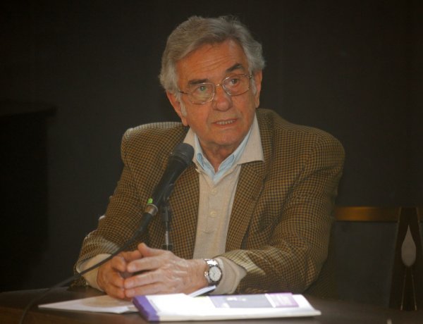 Theater Legend Passes Away: Θλίψη στον καλλιτεχνικό κόσμο... Έπεσε η αυλαία για τον Στέφανο Ληναίο, εμβληματική μορφή του θεάτρου, σπουδαίο ηθοποιό και σκηνοθέτη