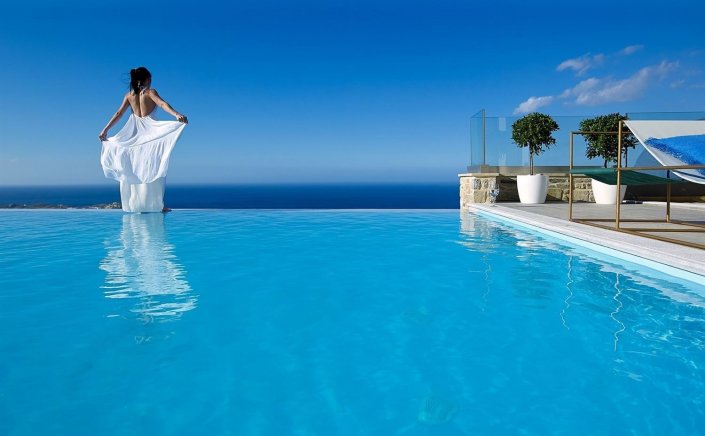 Hotel Pool Regulations Greece: Ασφάλεια στις Πισίνες Ξενοδοχείων!! Πότε οι Ναυαγοσώστες είναι υποχρεωτικοί σε Τουριστικά Καταλύματα - Τι προβλέπει ο νόμος για τη φετινή σεζόν!!