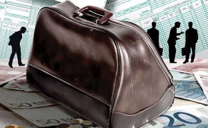 AADE Tax Audits: Σαφάρι ΑΑΔΕ! Από «κόσκινο» οι τραπεζικοί λογαριασμοί επαγγελματιών & επιχειρήσεων - Τι ψάχνει η Εφορία από διασταυρώσεις!