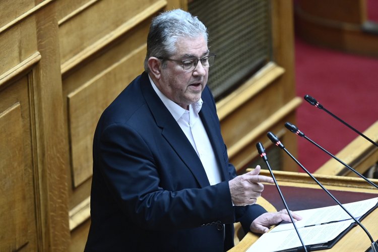 KKE leader Koutsoubas: Σφοδρή Επίθεση Κουτσούμπα σε Μητσοτάκη για τις υποκλοπές - «Δεν Ξεμπερδεύετε με έναν Ανασχηματισμό»