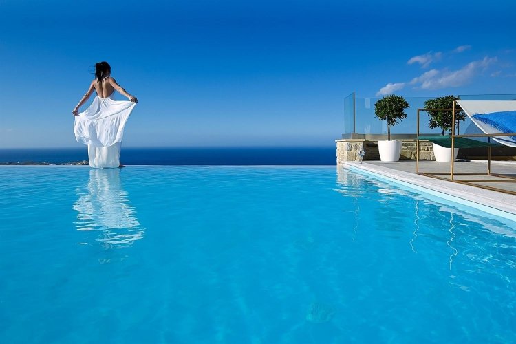 Hotel Pool Regulations Greece: Ασφάλεια στις Πισίνες Ξενοδοχείων!! Πότε οι Ναυαγοσώστες είναι υποχρεωτικοί σε Τουριστικά Καταλύματα - Τι προβλέπει ο νόμος για τη φετινή σεζόν!!