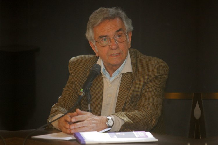 Theater Legend Passes Away: Θλίψη στον καλλιτεχνικό κόσμο... Έπεσε η αυλαία για τον Στέφανο Ληναίο, εμβληματική μορφή του θεάτρου, σπουδαίο ηθοποιό και σκηνοθέτη