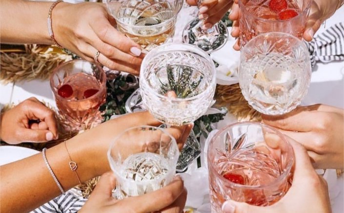 Dehydration Risks in Summer Spirits: Το μυστικό του καλοκαιριού! Το μοναδικό αλκοολούχο ποτό που δεν προκαλεί έντονη δίψα!