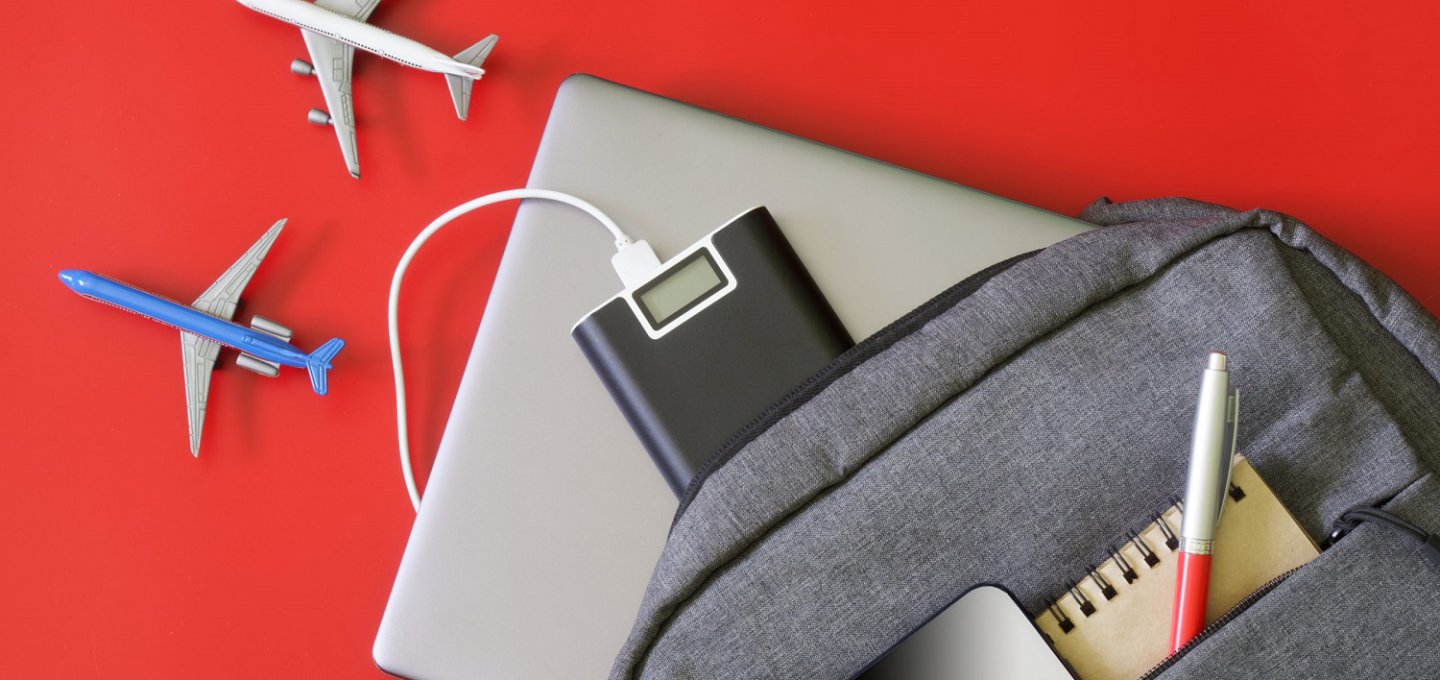 New Airline Luggage Rules: Αυστηροποιήθηκαν οι κανόνες για τις πτήσεις! Οι νέες απαγορεύσεις για μπαταρίες λιθίου & power banks στις πτήσεις!