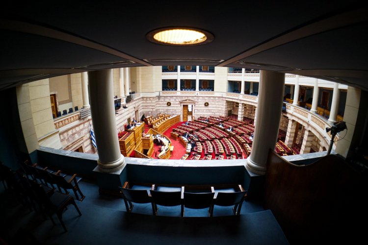 Political Realignment: Το πολιτικό σκηνικό αλλάζει και οι συσχετισμοί καταρρέουν! Δυσαρμονία με την κοινωνία - Αξιωματική αντιπολίτευση οι ανεξάρτητοι σε μια Βουλή που θυμίζει 2012!