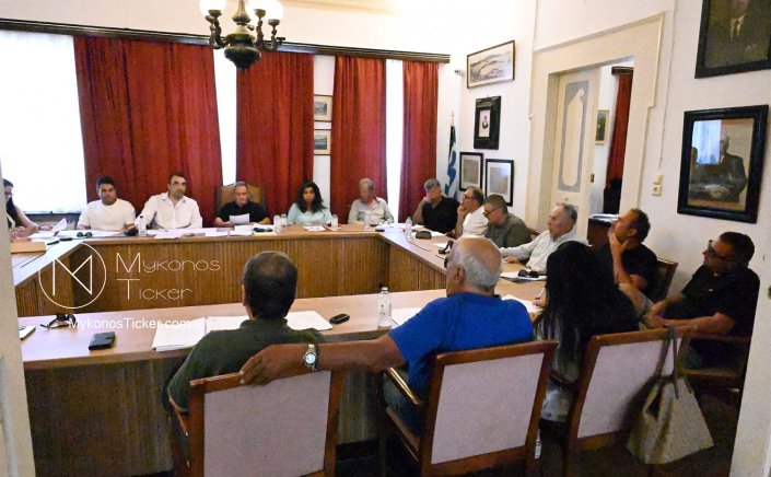 Mykonos Council: Η Δημοτική Αρχή Βερώνη θέτει σε προτεραιότητα την Αναμόρφωση Προϋπολογισμού 2026 και τις σχολικές υποδομές - Παράταση έργου ΕΠΑΛ στο Δημοτικό Συμβούλιο Μυκόνου