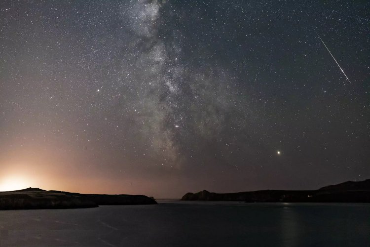 Perseid Meteor Shower Peak 2026: Η θεαματική βροχή από πεφταστέρια κορυφώνεται! Πώς θα παρατηρήσετε τη βροχή των Περσείδων στον ουρανό του Αυγούστου!