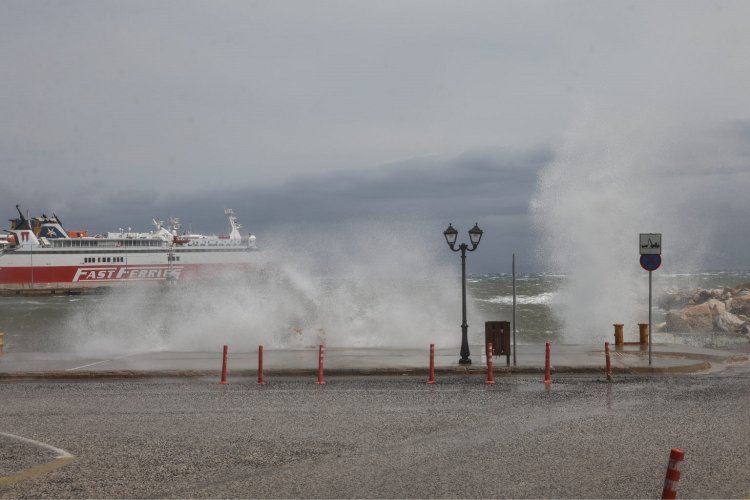 Sailing Ban: Απαγορευτικό απόπλου τουλάχιστον μέχρι τις 16:00, σε Ραφήνα & Λαύριο, λόγω ανέμων 9 bf στο Αιγαίο, ενώ από Πειραιά με ευθύνη των πλοιάρχων! Ακυρώσεις προς Μύκονο!