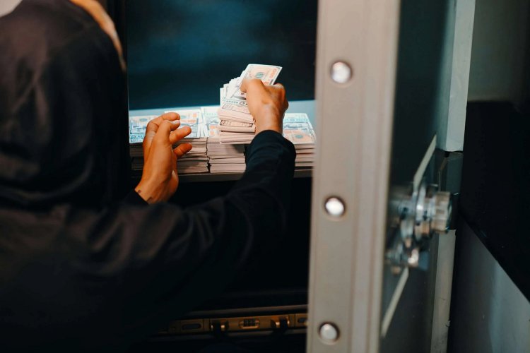 Asset Freeze Sunset Clause: Τέλος στις αιώνιες δεσμεύσεις της Εφορίας! Αυτεπάγγελτη αποδέσμευση θυρίδων και καταθέσεων από την ΑΑΔΕ, με απόφαση-σταθμό του ΣτΕ!