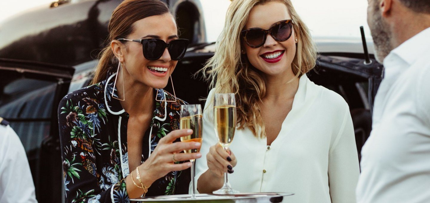 US Luxury Travel: Γιατί οι Αμερικανοί κυριαρχούν στην Ελλάδα! Η χρυσή αγορά του Ελληνικού Τουρισμού, πόσα ξοδεύουν & τι προτιμούν!