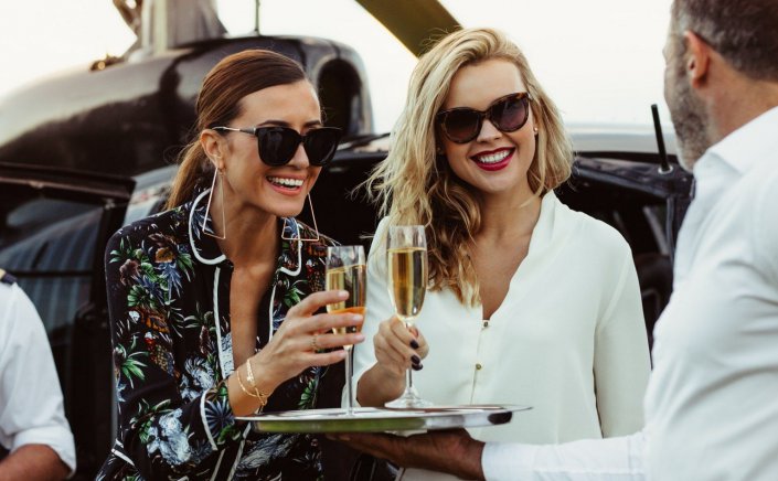 US Luxury Travel: Γιατί οι Αμερικανοί κυριαρχούν στην Ελλάδα! Η χρυσή αγορά του Ελληνικού Τουρισμού, πόσα ξοδεύουν & τι προτιμούν!