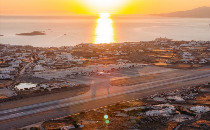 Greek Tourism 2026: Ακτινογραφία των Αεροπορικών Αφίξεων 2026! Η Μύκονος ανακάμπτει, η Σαντορίνη υπολείπεται - Η επιστροφή των διεθνών τουριστών στη Μύκονο υποδεικνύει ισχυρή ψήφο εμπιστοσύνης!